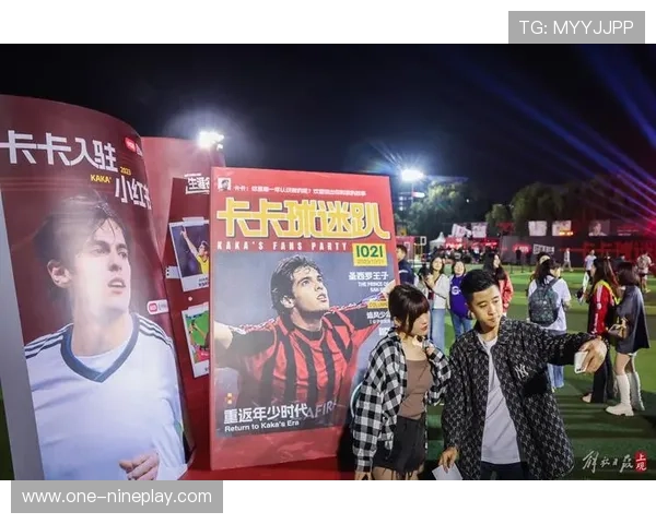 球星亲临杭州足球店购物互动 球迷热情高涨掀起新一轮潮流风暴 球星亲临杭州足球店购物互动 球迷热情高涨掀起新一轮潮流风暴