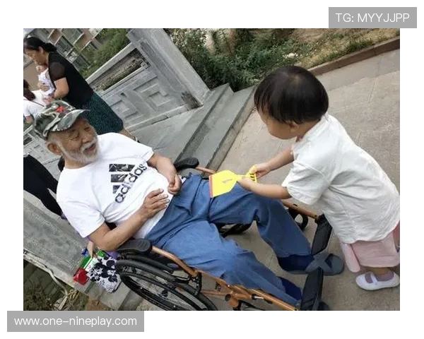 球星子嗣继承父业踢球瞬间展现天赋父爱传承与荣耀接力