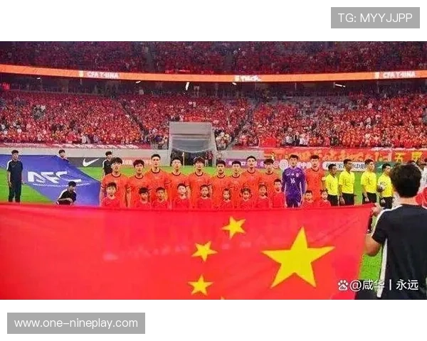 足球巨星赛场突然发飙全场气氛骤然紧张引发球迷热议