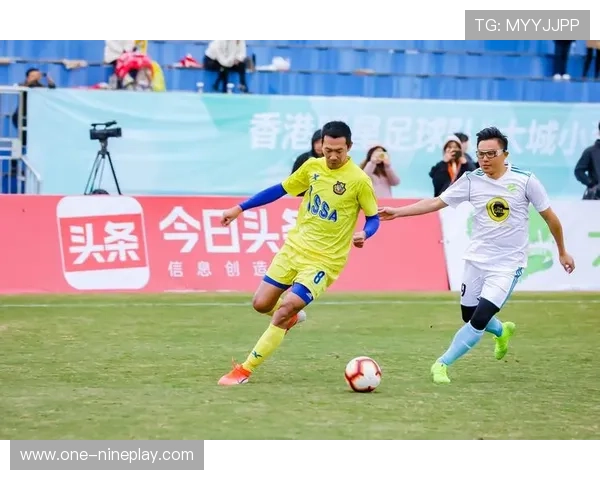 足球巨星们心系慈善爱心故事探索与行动揭秘