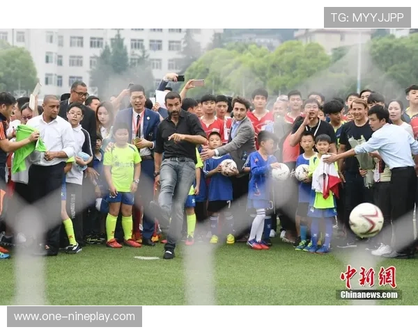 足球明星高清动态瞬间展示精彩瞬间与球技魅力尽在其中