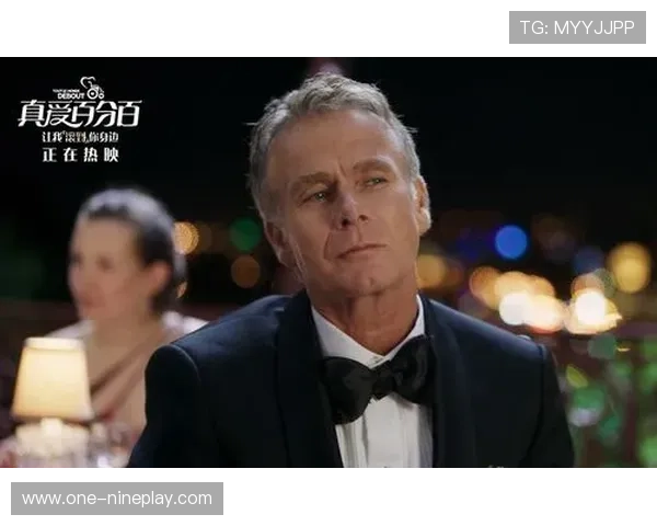 足球明星的爱情故事与伴侣生活揭秘 穿越绿茵场的情感纠葛与心灵碰撞