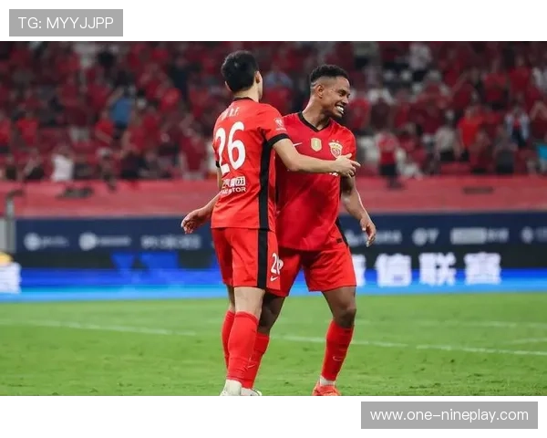 足球球星因场上冲突情绪失控挥拳打人引发巨大争议热议 足球球星因场上冲突情绪失控挥拳打人引发巨大争议热议