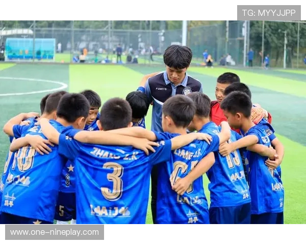 长发男足球星风采大集合,盘点那些令人难忘的发型与球技完美结合的球员 长发男足球星风采大集合,盘点那些令人难忘的发型与球技完美结合的球员